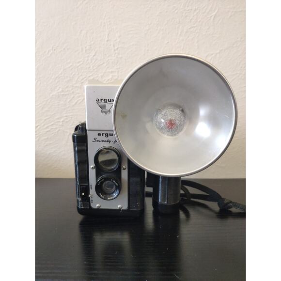 Vintage Camera Argus Seventy-Five with Flash Attachment – 1950s - Picture 1 of 8